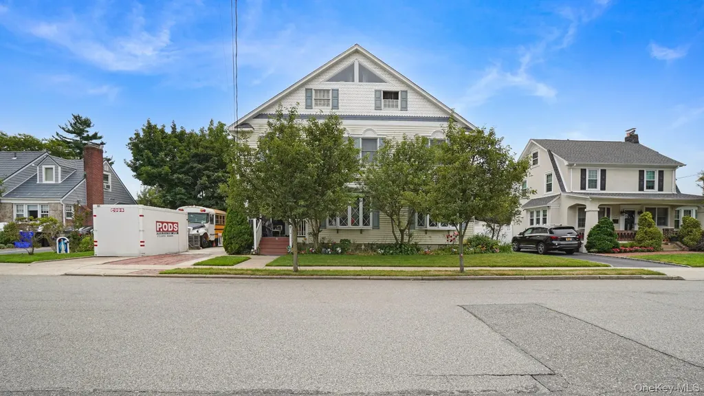 6 Windsor Place Lynbrook NY 11563