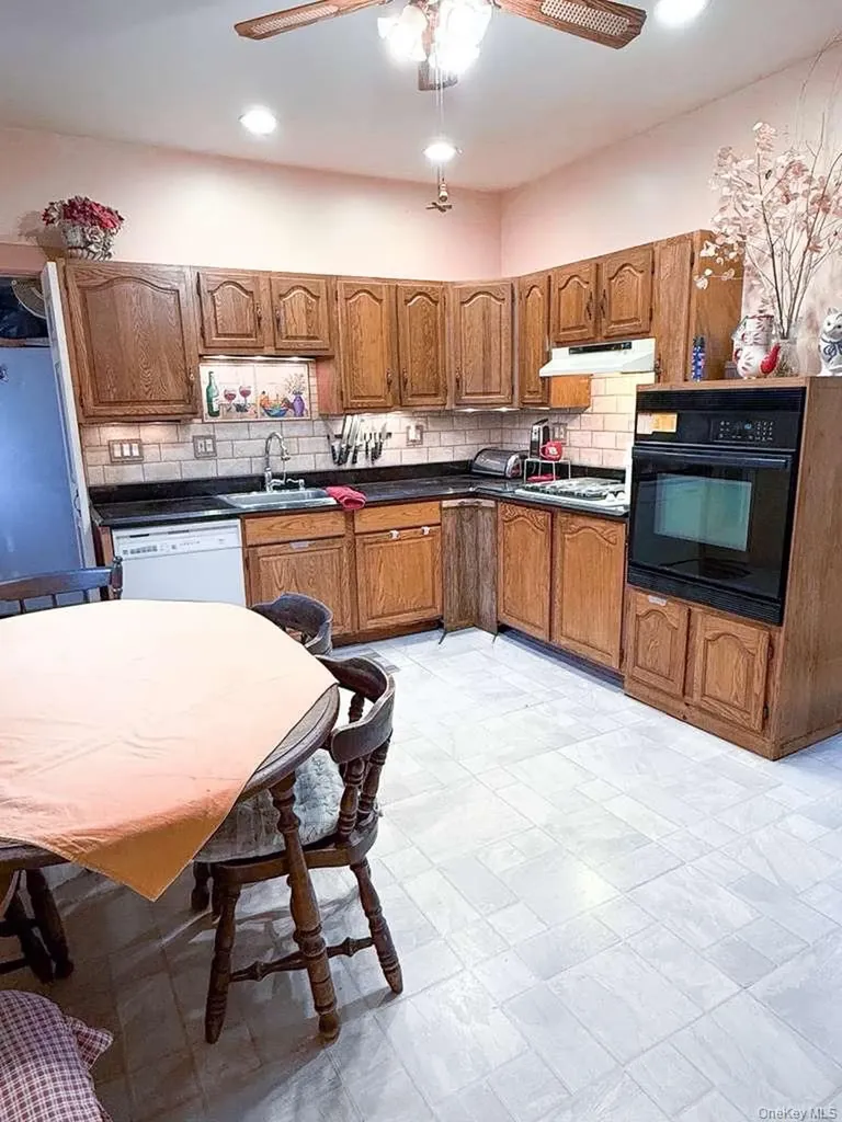 6 Windsor Place Lynbrook NY 11563