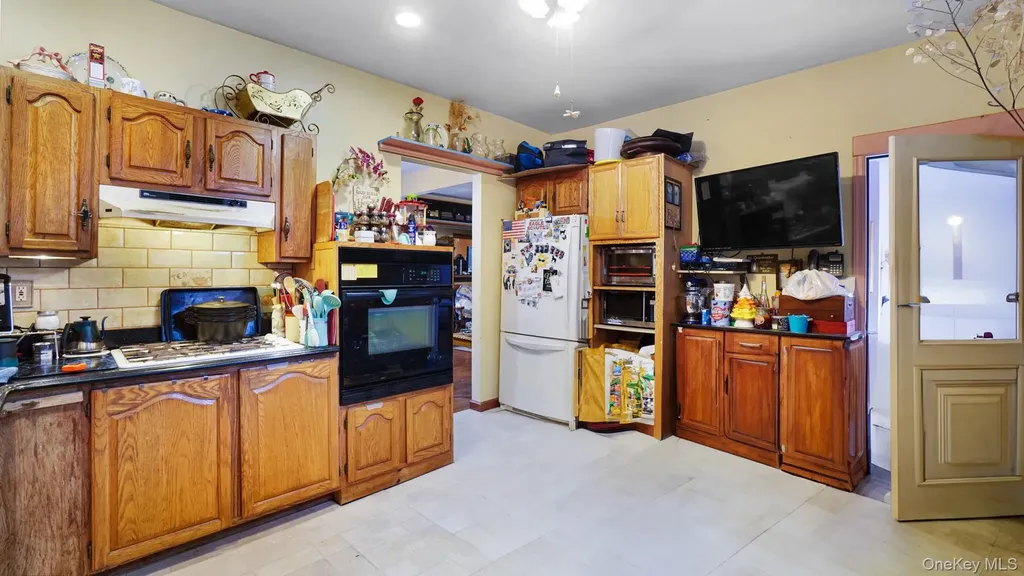 6 Windsor Place Lynbrook NY 11563