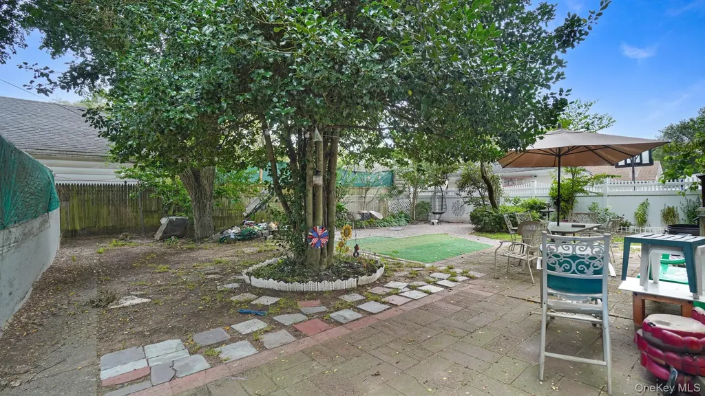 6 Windsor Place Lynbrook NY 11563