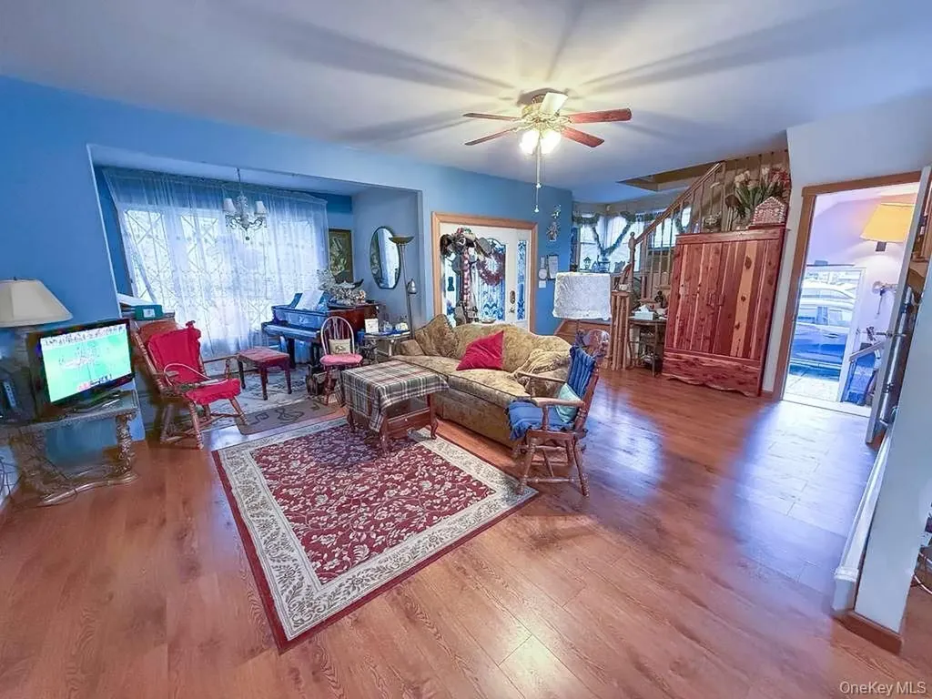 6 Windsor Place Lynbrook NY 11563