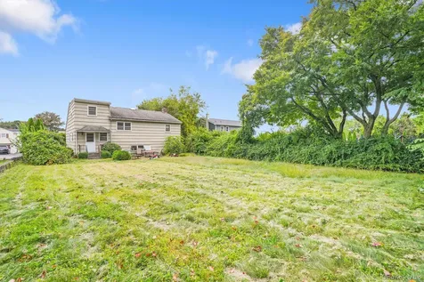 65 Westlake Drive Thornwood NY 10594
