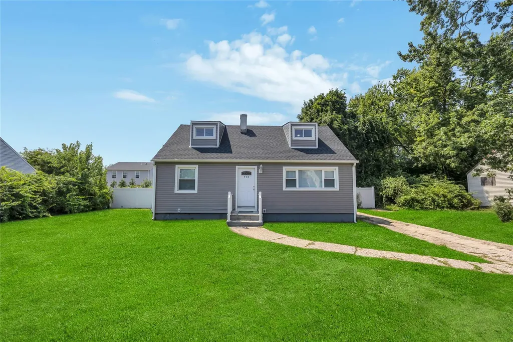718 Taylor Avenue East Patchogue NY 11772