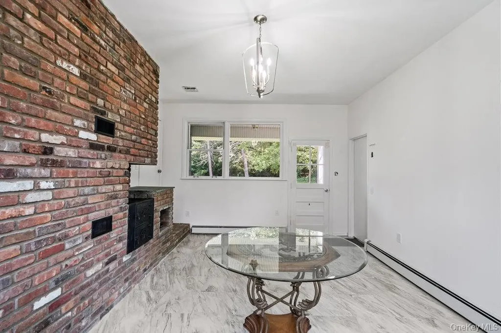 1950 Midlane Syosset NY 11791