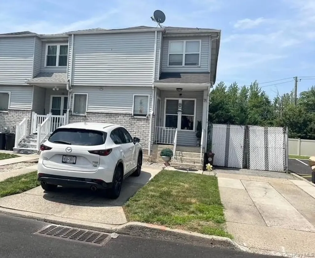 71 Lorraine Loop Staten Island NY 10309