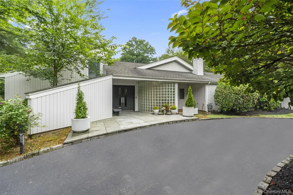 2 Bristol Drive Woodbury NY 11797