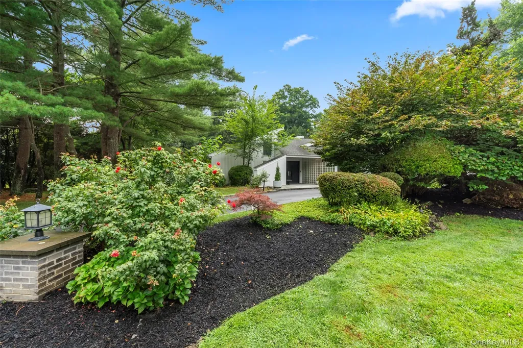 2 Bristol Drive Woodbury NY 11797