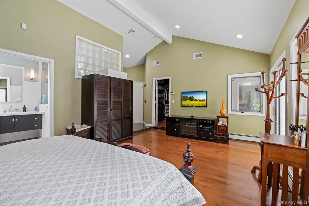 2 Bristol Drive Woodbury NY 11797