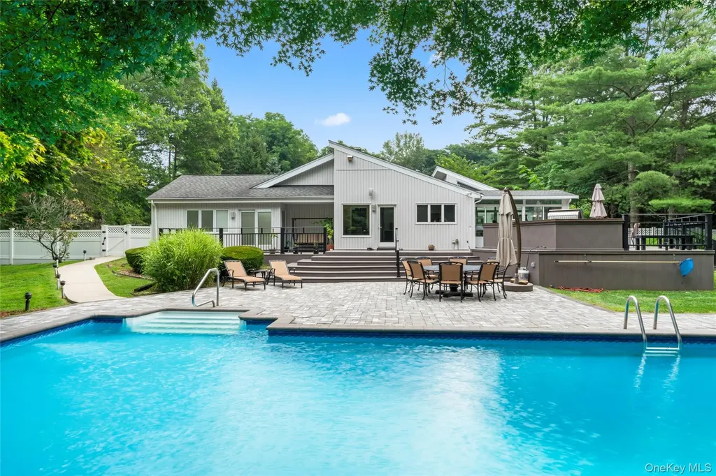2 Bristol Drive Woodbury NY 11797