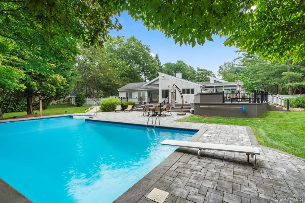 2 Bristol Drive Woodbury NY 11797