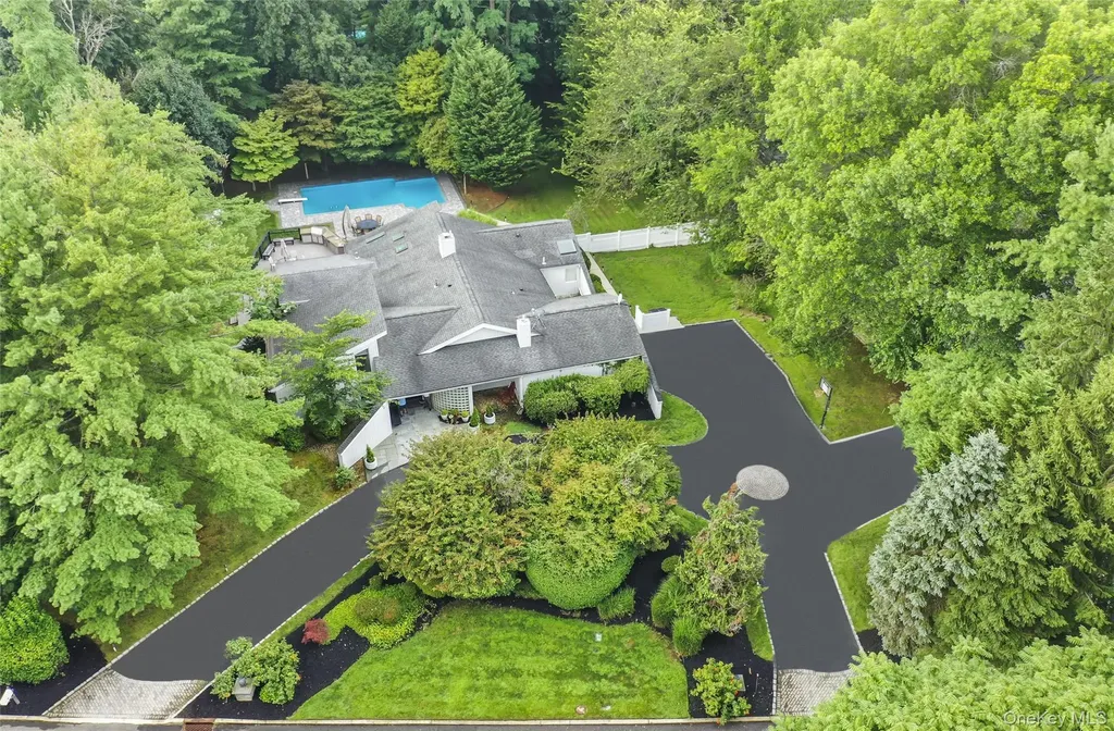 2 Bristol Drive Woodbury NY 11797