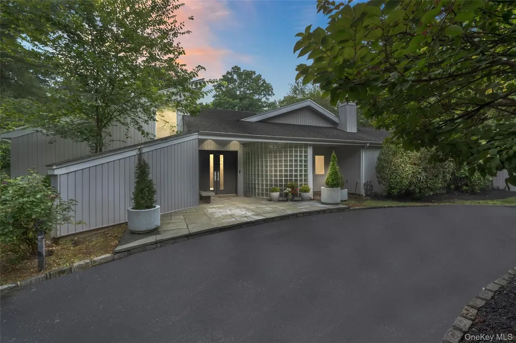 2 Bristol Drive Woodbury NY 11797