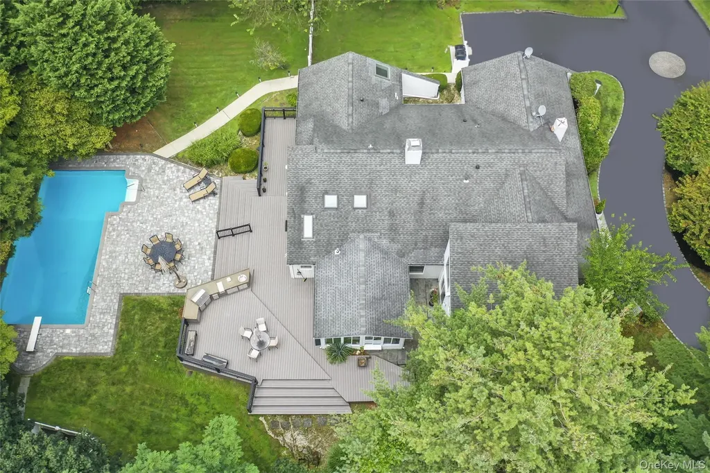 2 Bristol Drive Woodbury NY 11797