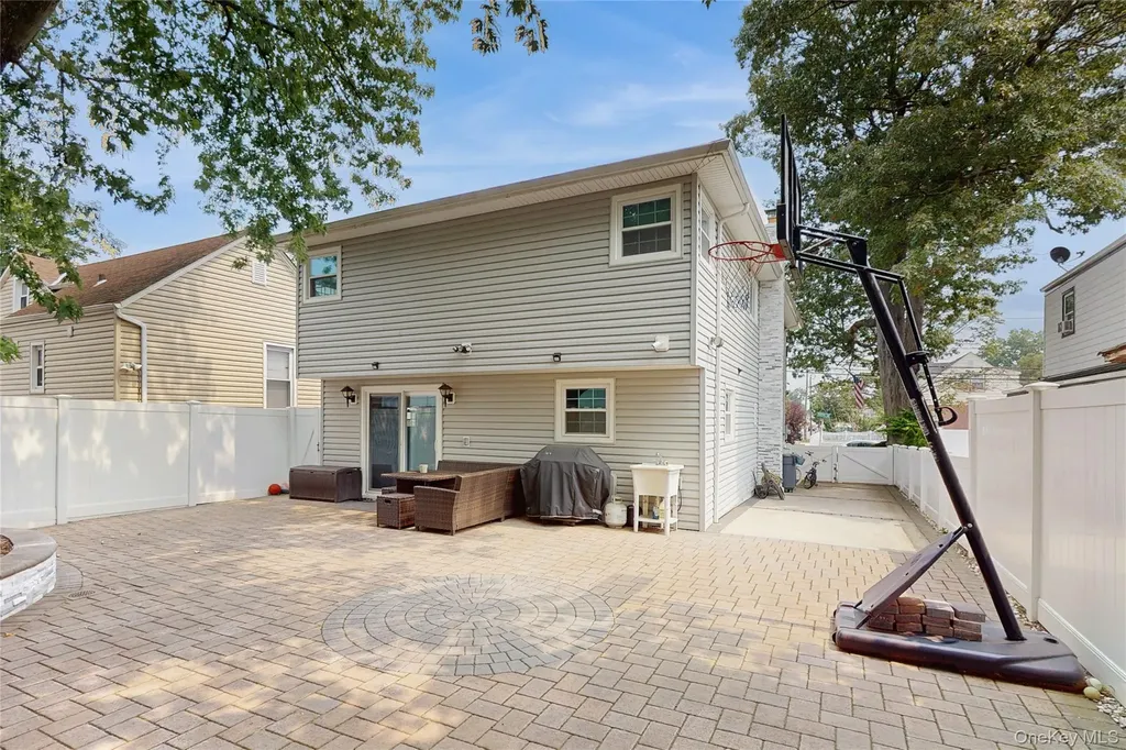 110 Roeckel Avenue Valley Stream NY 11580