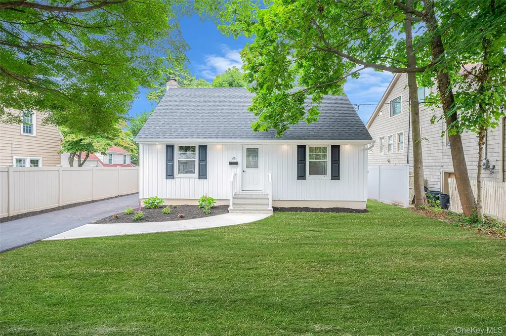 42 Smith Street Glen Head NY 11545