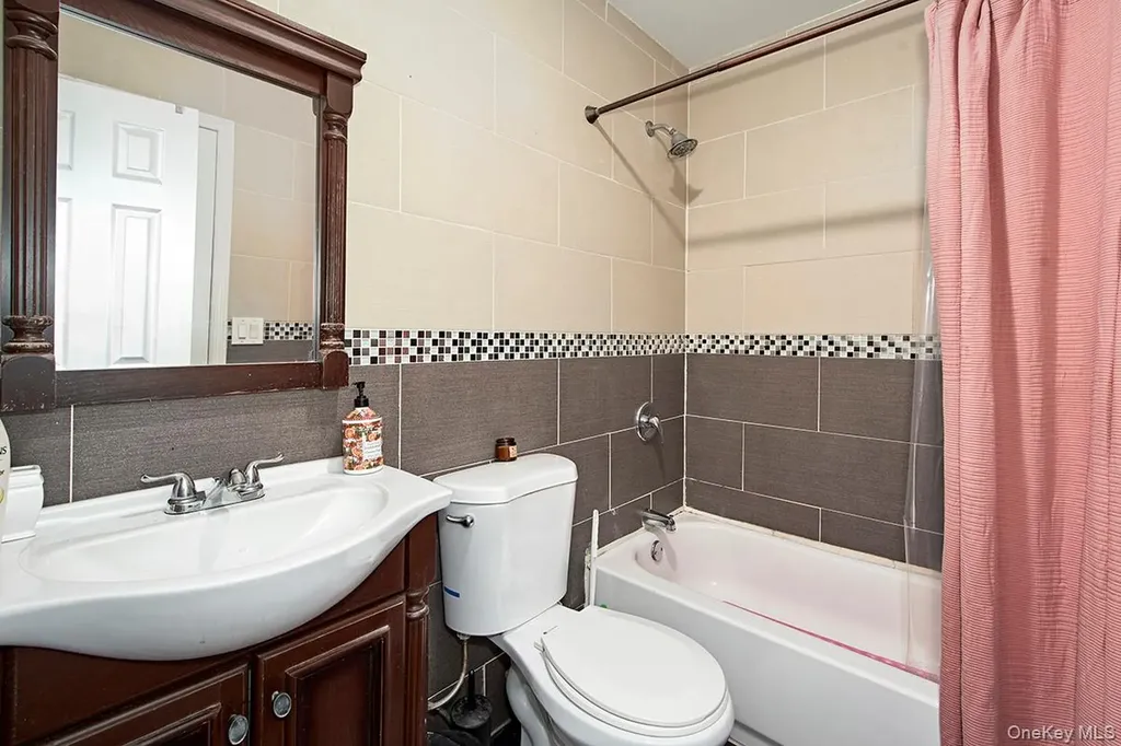 833 E 229th Street Bronx NY 10466