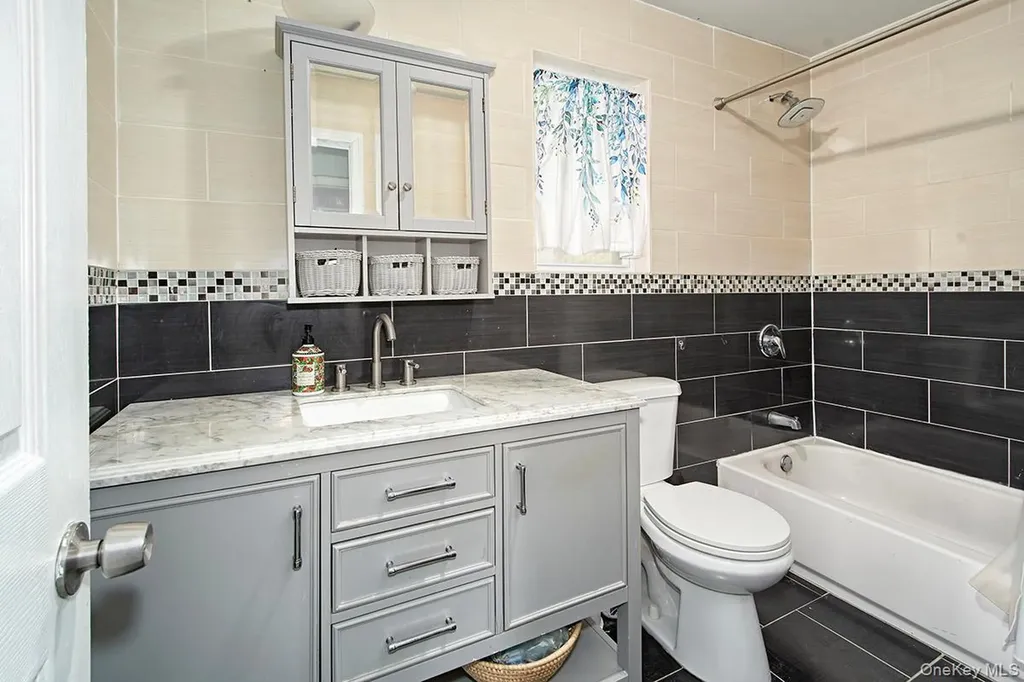 833 E 229th Street Bronx NY 10466
