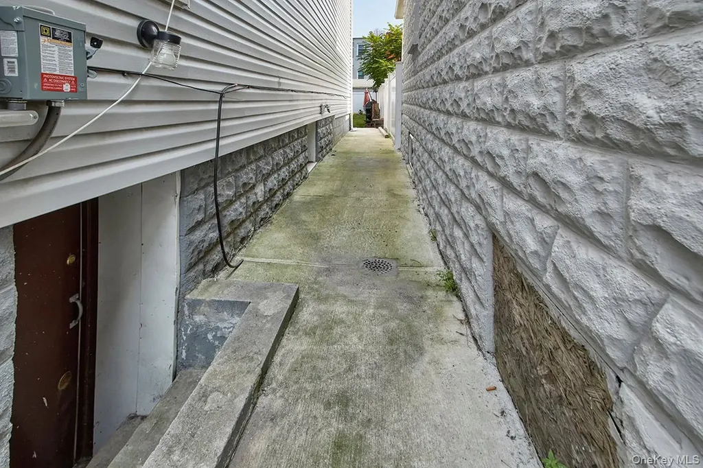 833 E 229th Street Bronx NY 10466