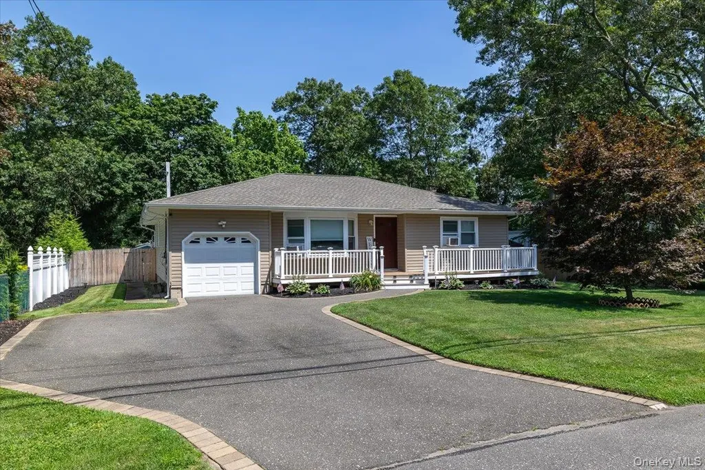 355 Avenue A Ronkonkoma NY 11779