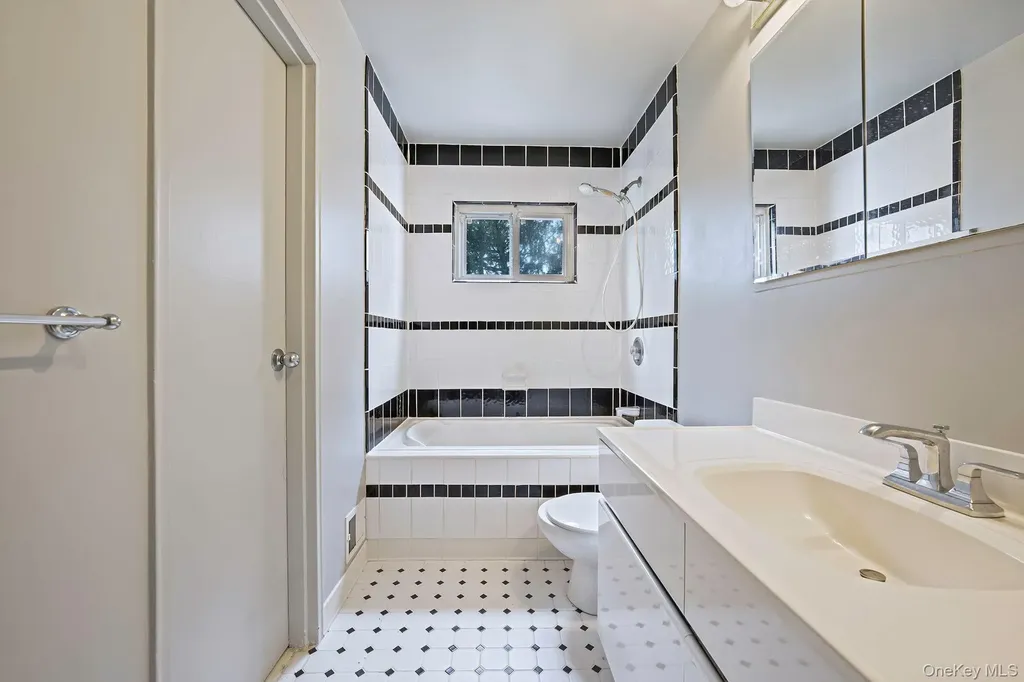 2922 Bond Drive Merrick NY 11566