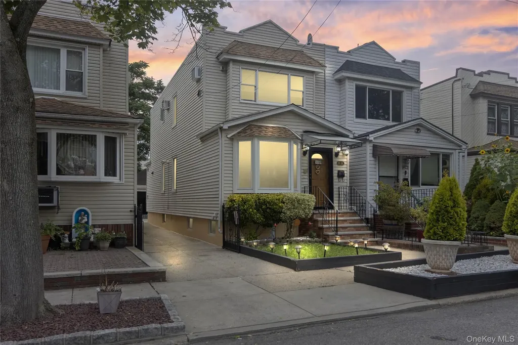 6924 68th Place Glendale NY 11385