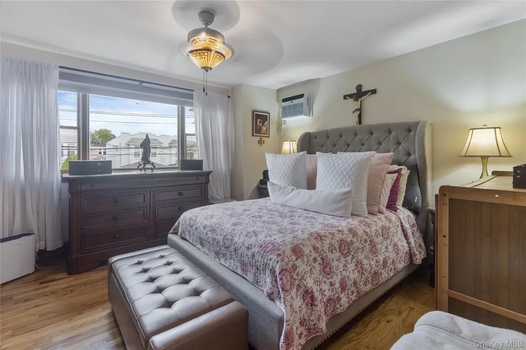 6924 68th Place Glendale NY 11385