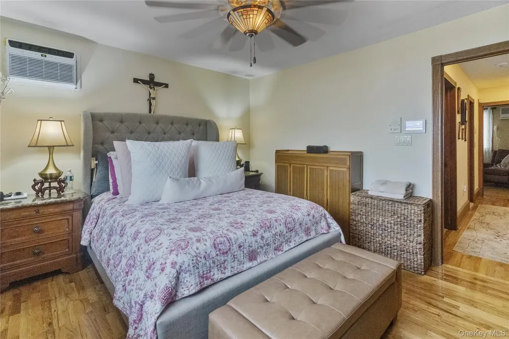 6924 68th Place Glendale NY 11385