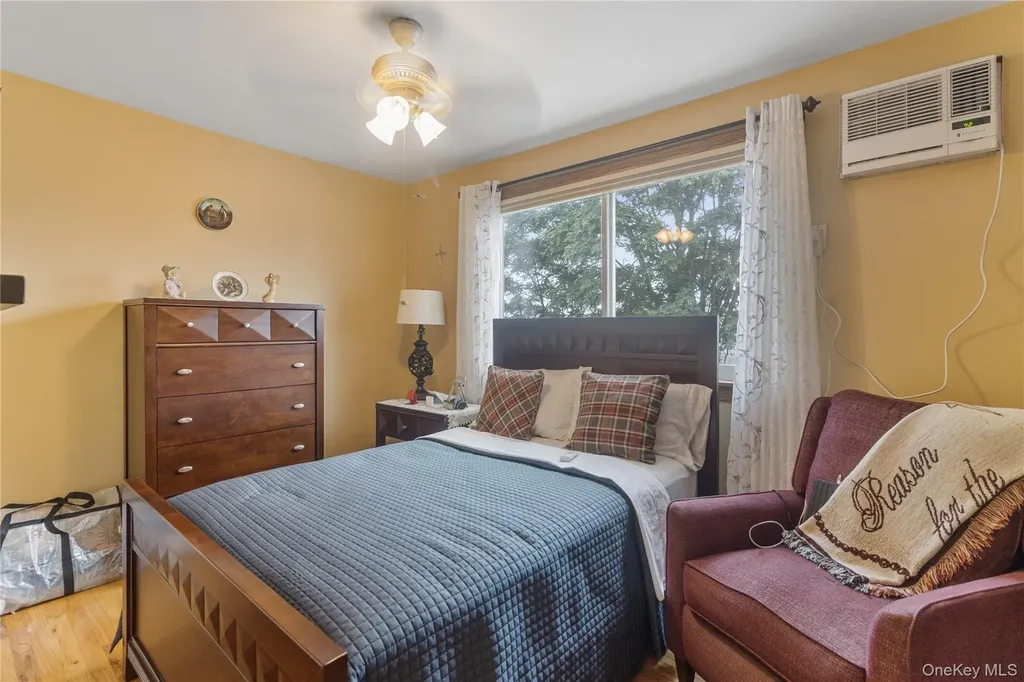 6924 68th Place Glendale NY 11385