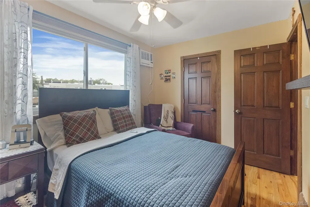 6924 68th Place Glendale NY 11385