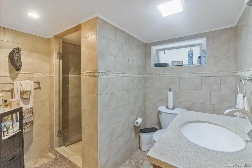 6924 68th Place Glendale NY 11385