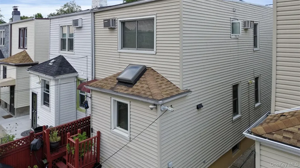 6924 68th Place Glendale NY 11385