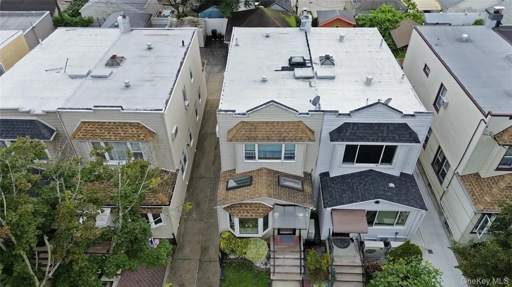 6924 68th Place Glendale NY 11385