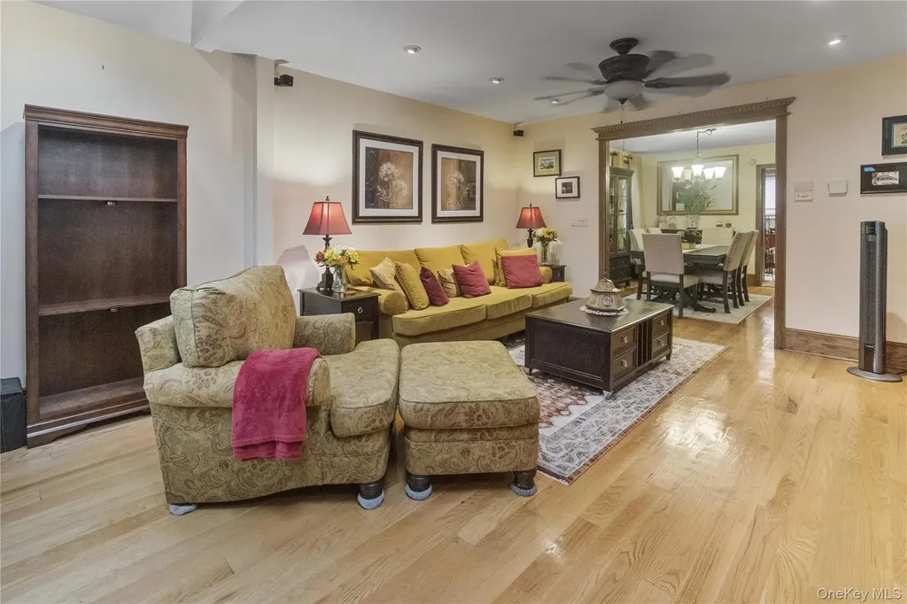 6924 68th Place Glendale NY 11385