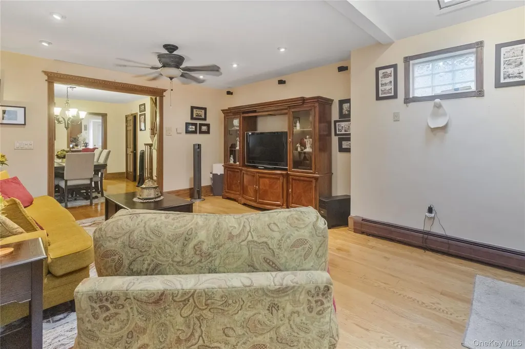 6924 68th Place Glendale NY 11385