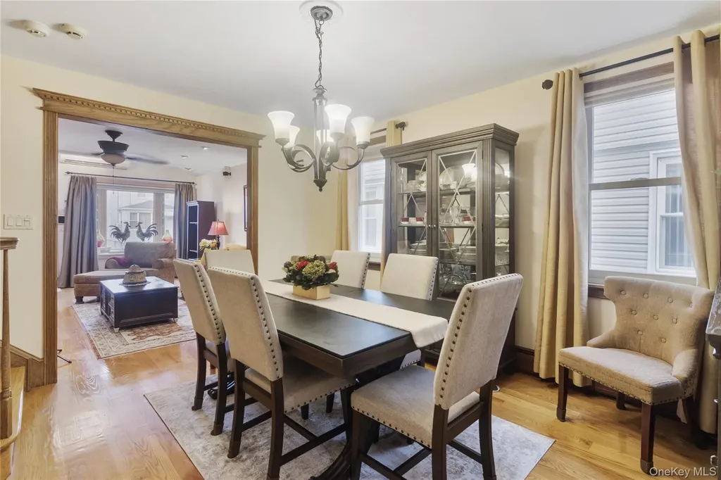 6924 68th Place Glendale NY 11385