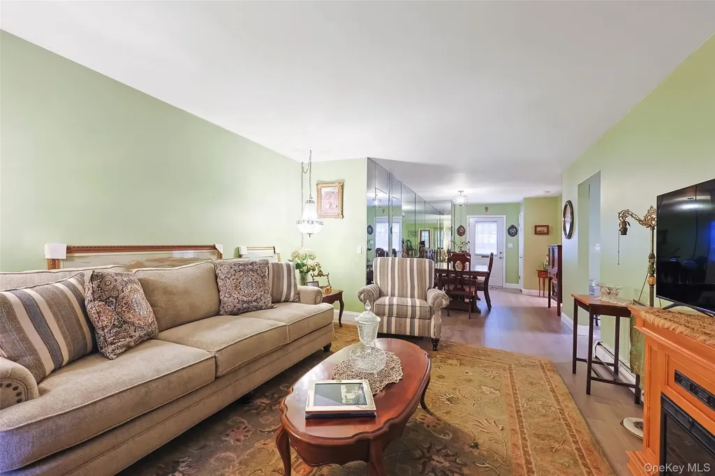 10 Harbour Lane Oyster Bay NY 11771