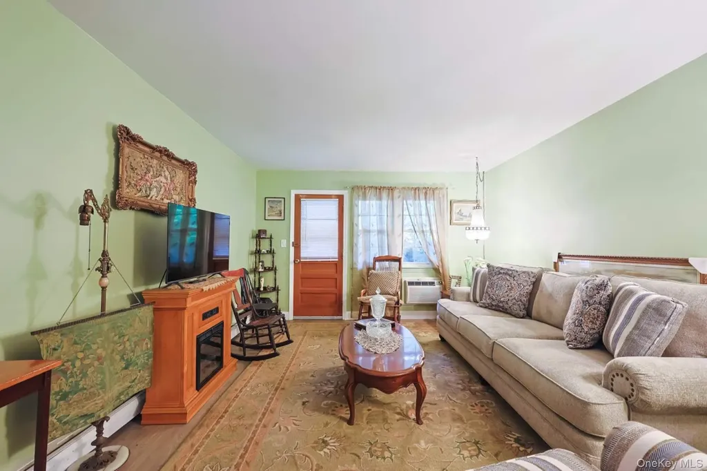 10 Harbour Lane Oyster Bay NY 11771