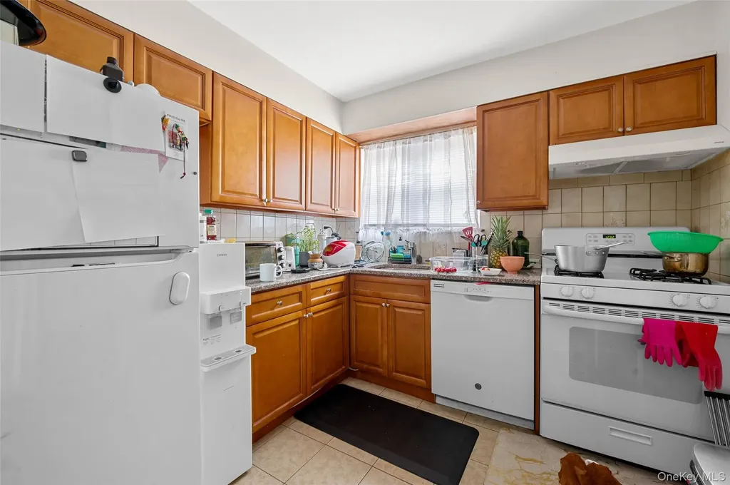 206-16 45th Road Bayside NY 11361
