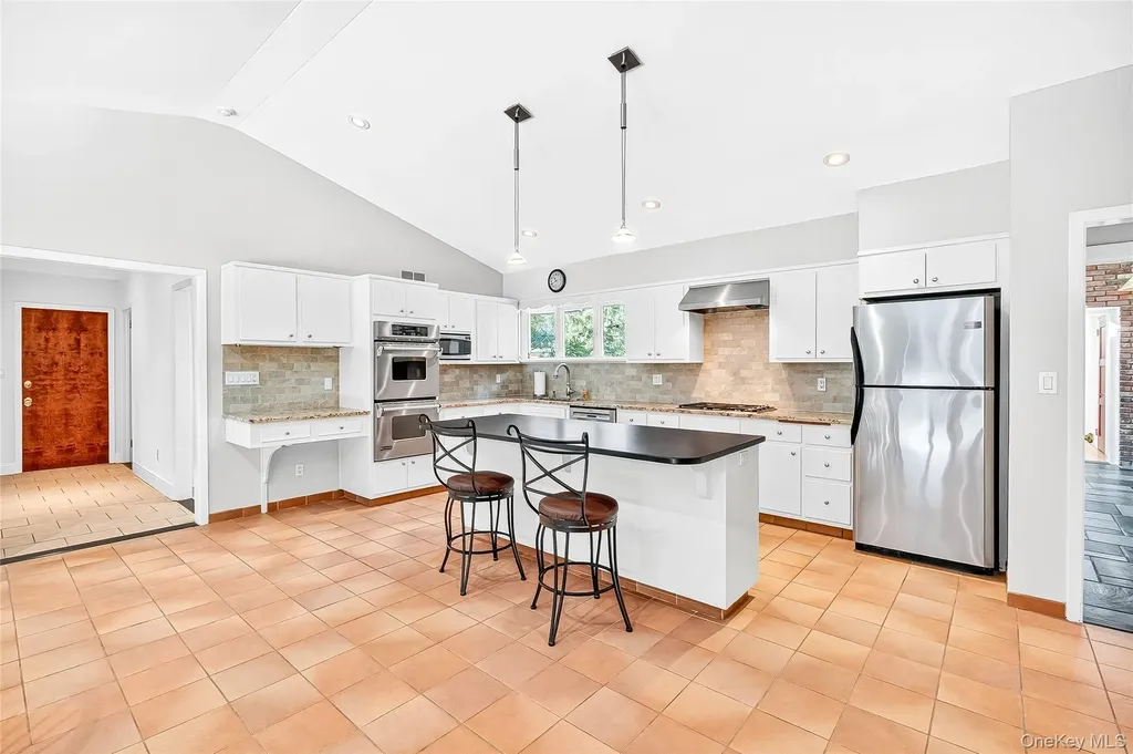 10 Barnaby Lane Hartsdale NY 10530