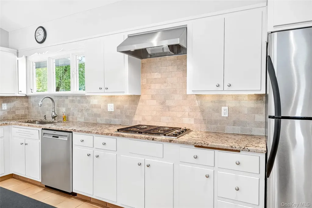 10 Barnaby Lane Hartsdale NY 10530