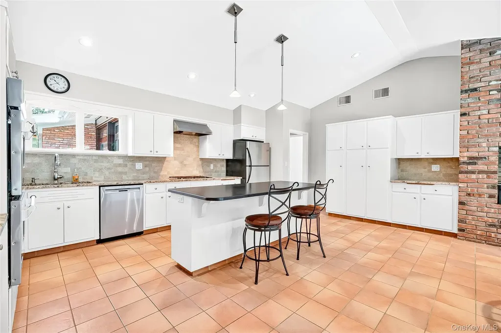 10 Barnaby Lane Hartsdale NY 10530