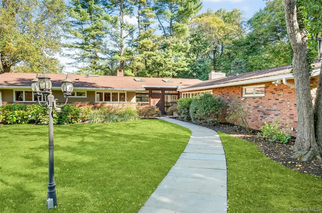 10 Barnaby Lane Hartsdale NY 10530