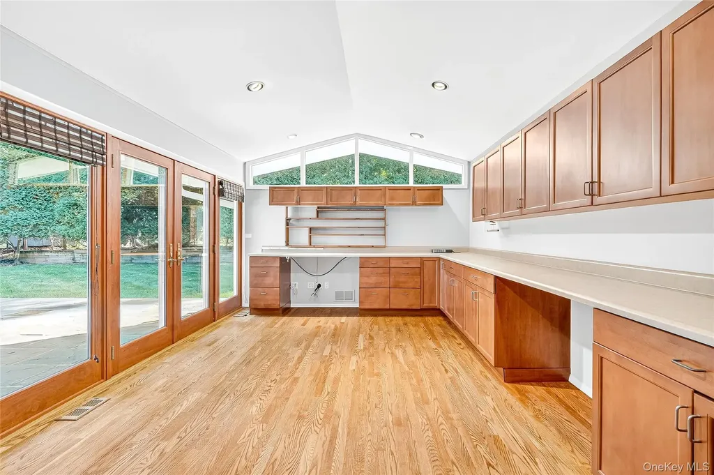 10 Barnaby Lane Hartsdale NY 10530