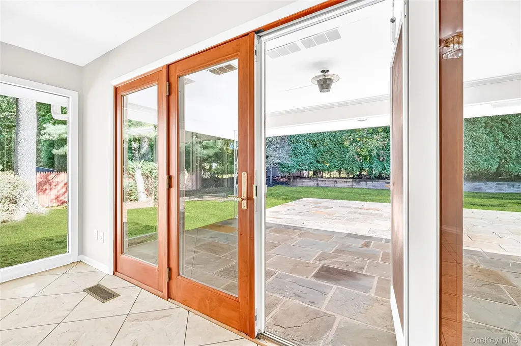10 Barnaby Lane Hartsdale NY 10530