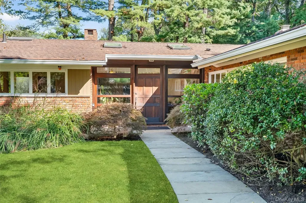 10 Barnaby Lane Hartsdale NY 10530