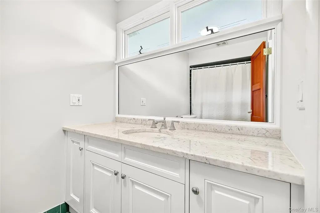 10 Barnaby Lane Hartsdale NY 10530