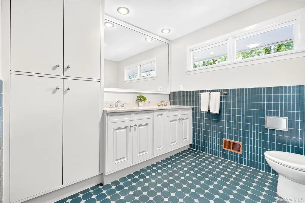 10 Barnaby Lane Hartsdale NY 10530
