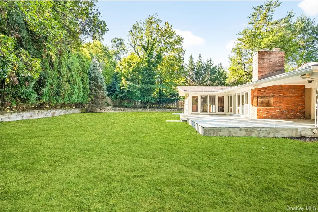10 Barnaby Lane Hartsdale NY 10530