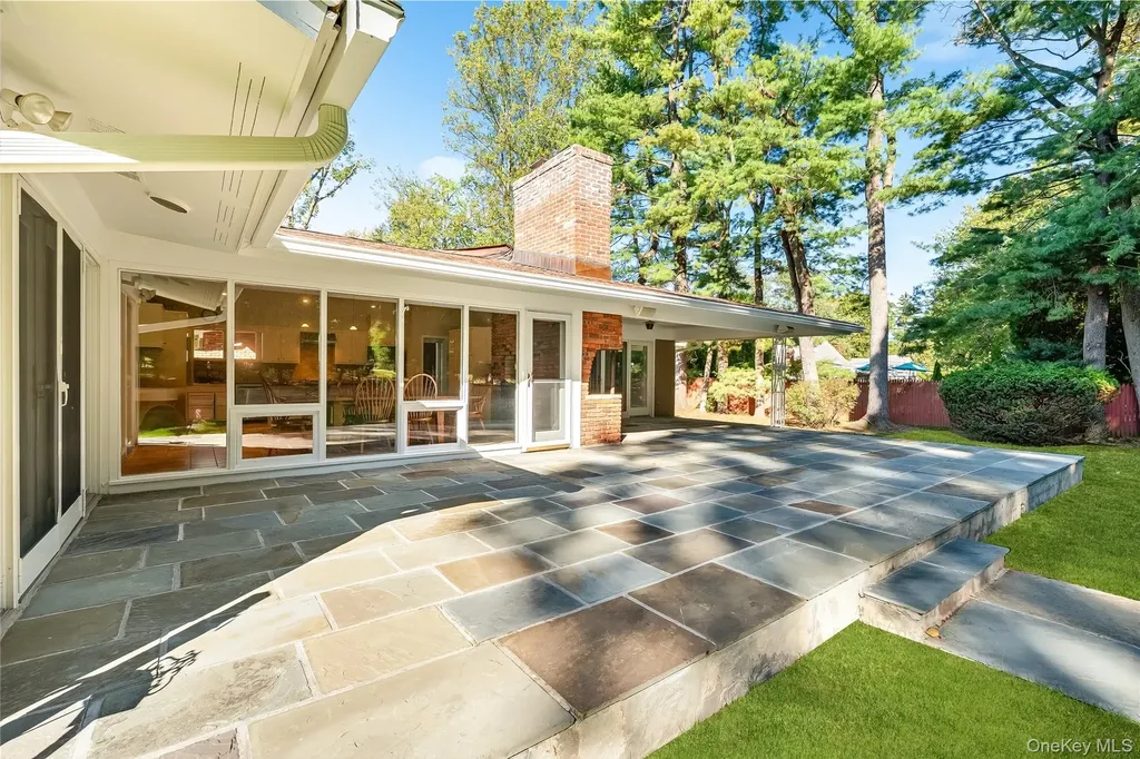 10 Barnaby Lane Hartsdale NY 10530