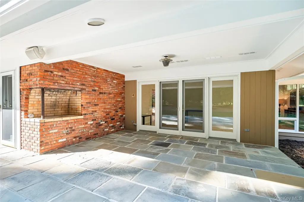 10 Barnaby Lane Hartsdale NY 10530